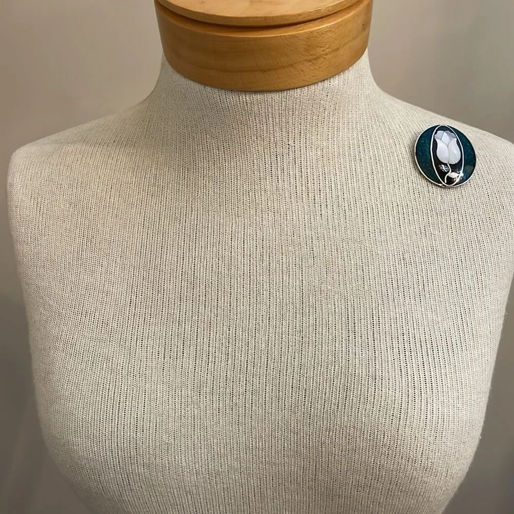 Vintage Alpaca Silver Round Tulip Pin with Mother of Pearl and Abalone Inlay